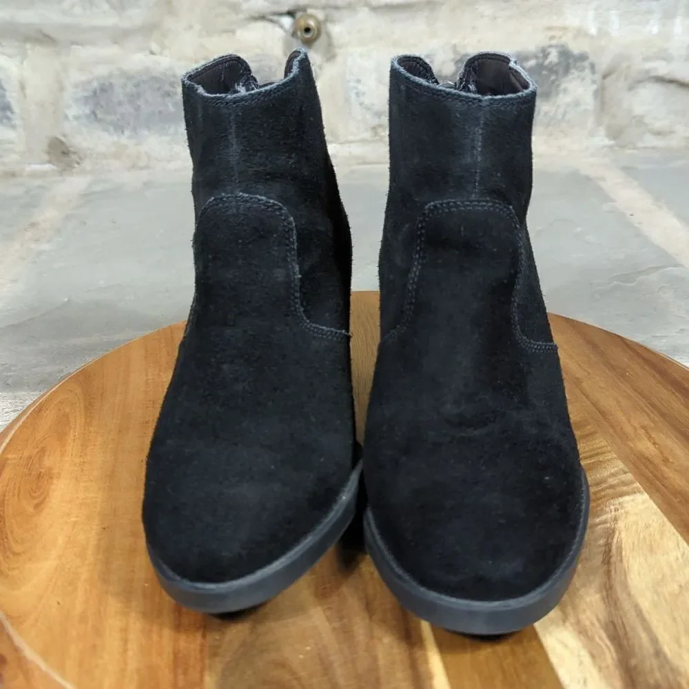 𝅺nine West‎ black suede zipped heeled bootie Woman's Size 6.5 Round Toe